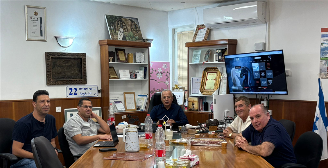 פגישה בבמועצה המקומית ג'לגוליה